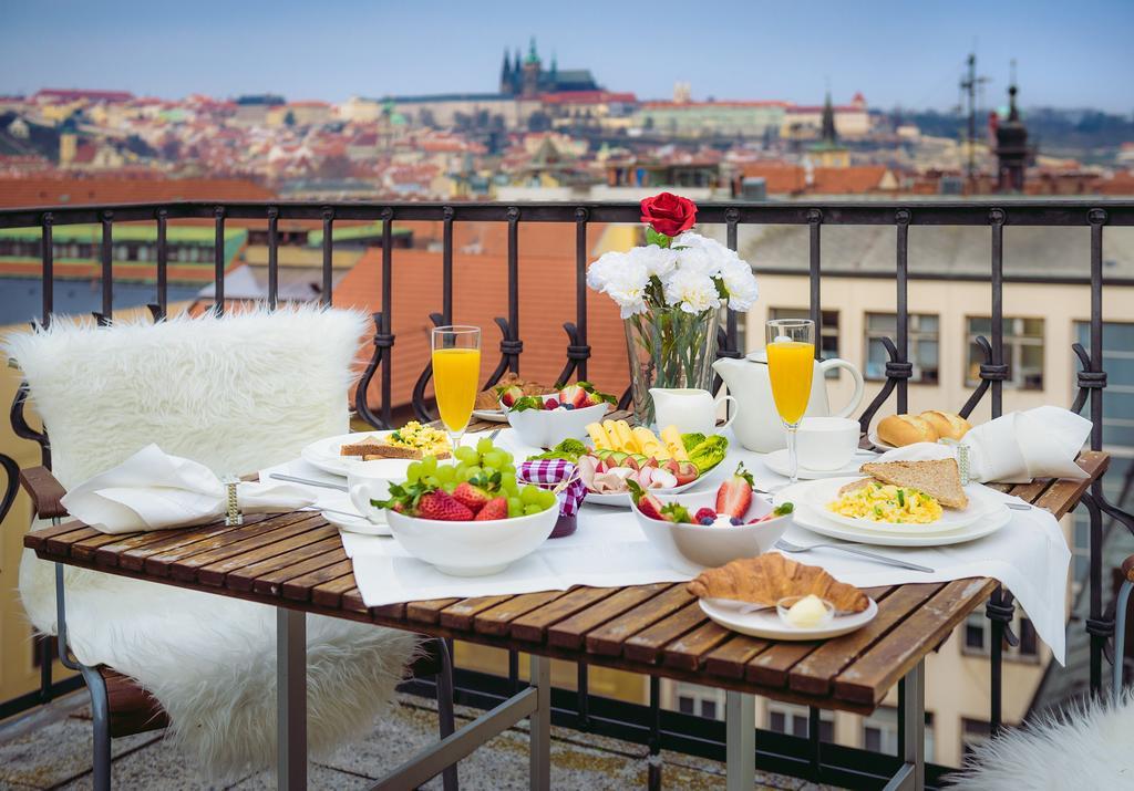 A/C + TERRACE Breakfast at Tiffany’s Lejlighed Prag Eksteriør billede